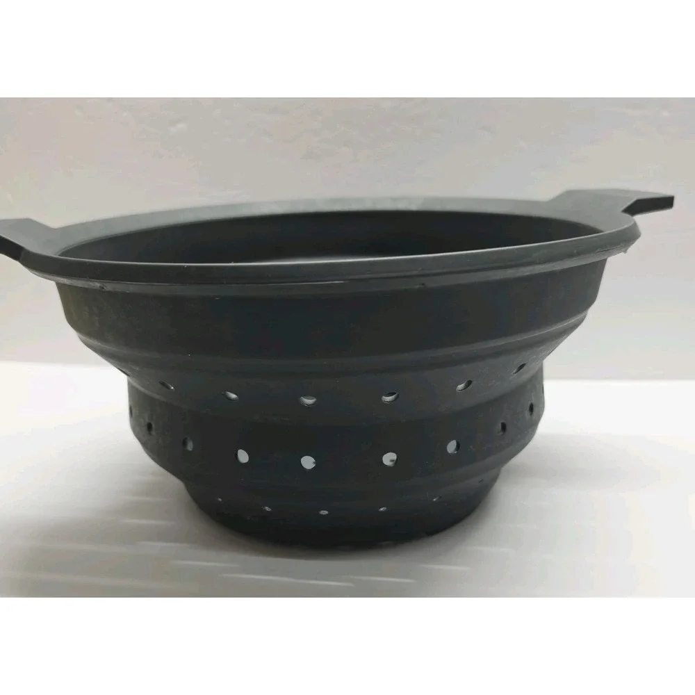 Pampered Chef Collapsible Silicone Colandar, Steamer Pot Insert Gray